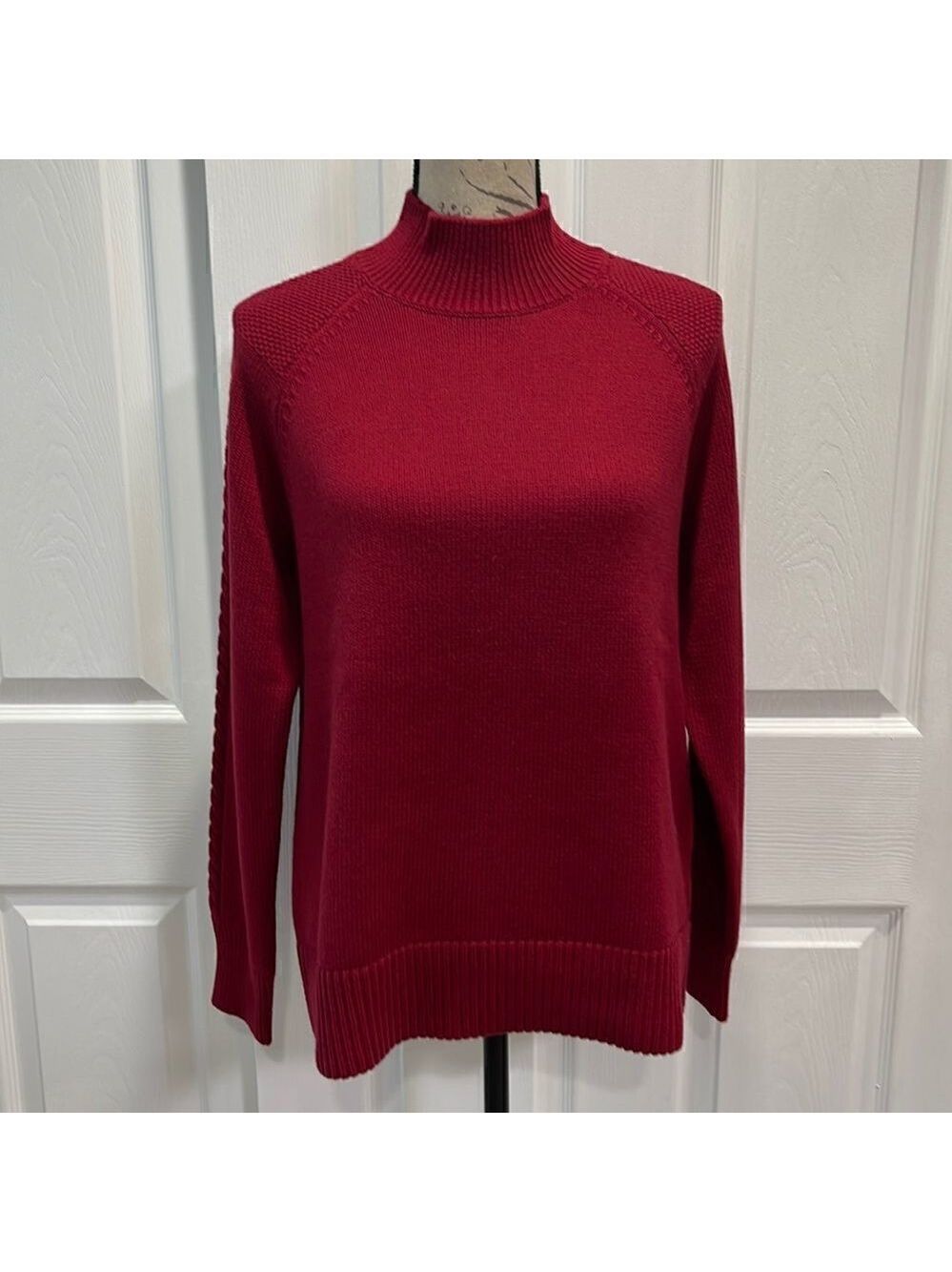 ORVIS SWEATER M. COLOR(see first pic)